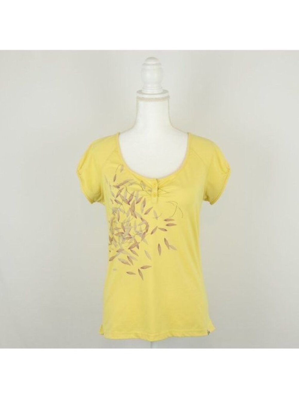 The North Face Women's Medium Yellow Nature Themed Casual & Performance Tee - Picture 1 of 9